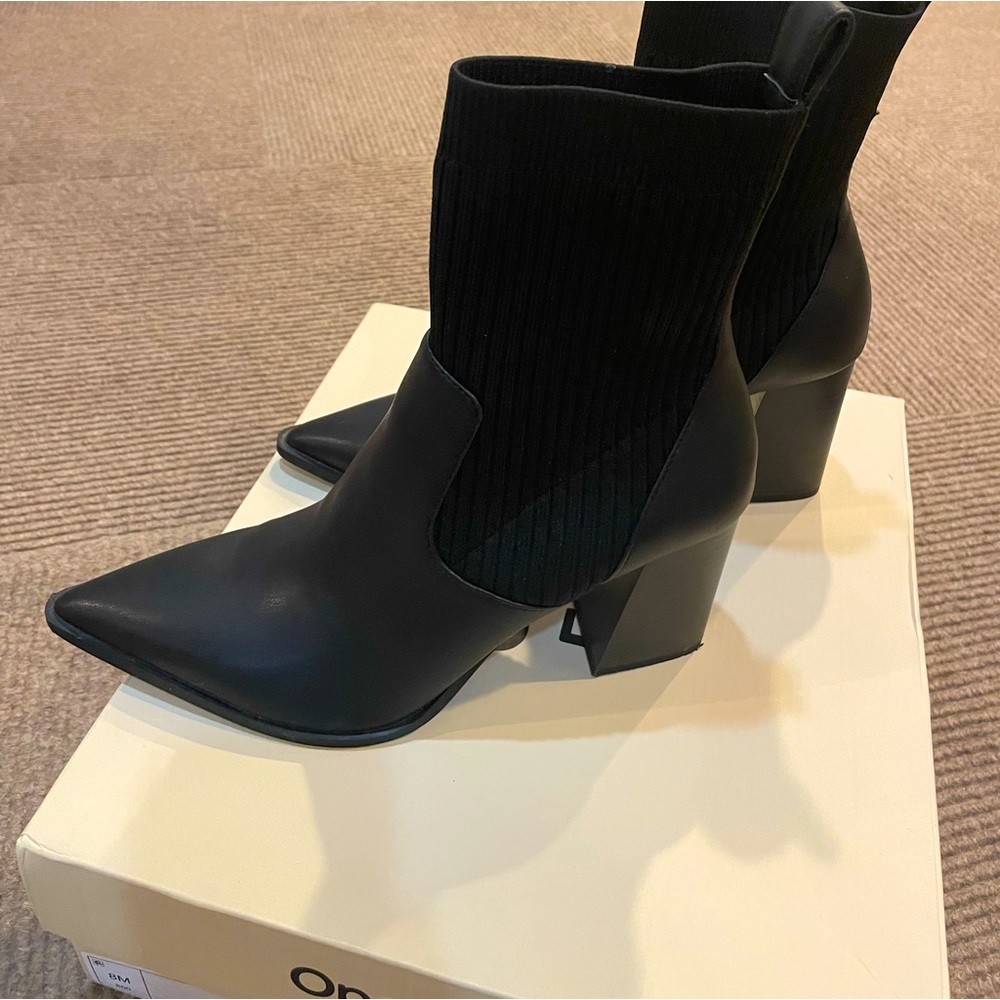 Fashionable black, heeled boots